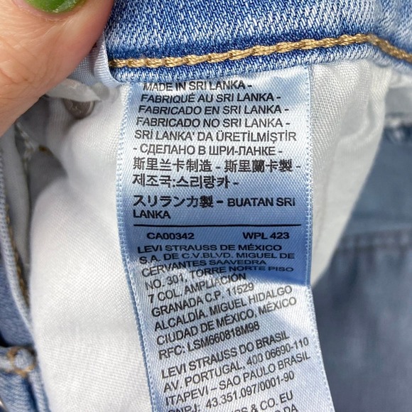 Levis Mid Length Shorts Size 33 Light Wash Denim Mid Rise Raw Hem Casual Cutoffs - Picture 11 of 11